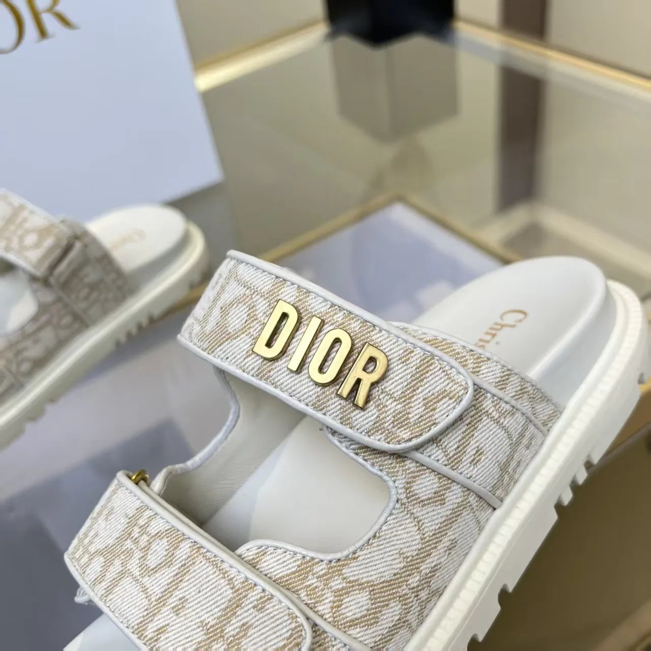 👟👟Ex-factory price 480👟👟 Dior classic popular sandals Step into the fashion territory of Dior slippers and encounter the ultimate fusion of elegance and comfort. The upper is engraved with the Christian Dior Paris logo using exquisite embroidery technology. The delicate stitching tells the brand's profound heritage and is fully recognizable.   Made of high-quality materials, it feels soft and fits your feet, as if it is a gentle care tailor-made for your feet. The sole is carefully designed and engraved with Christian Dior's lucky star symbol. It is not only a beautiful embellishment, but also provides reliable grip, making every step steady and secure.   It has a simple design and is easy to put on and take off. Whether it is a lazy weekend or a pleasant vacation, it can be easily adapted. Whether paired with casual shorts, casual jeans, or an elegant dress, Dior slippers can instantly enhance the overall style and show a casual fashion attitude.   Dior slippers, in the name of fashion, inject luxurious charm into your life and accompany you with every step you take with confidence and elegance. Material: Fine genuine cowhide upper, outsole, TPR, non-slip and wear-resistant, code number: 35-41 (42 customized)